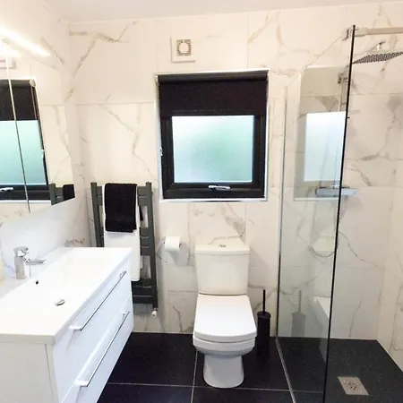 Lägenhet Spacious Luxury & Sophisticated In Rathmines W/ Parking Sleeps 4