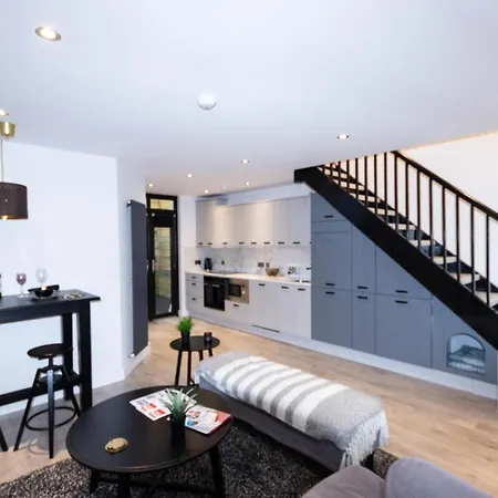 Spacious Luxury & Sophisticated In Rathmines W/ Parking Sleeps 4 Daire Dublin