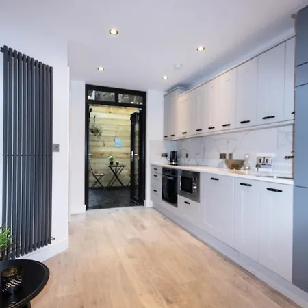 Daire Spacious Luxury & Sophisticated In Rathmines W/ Parking Sleeps 4