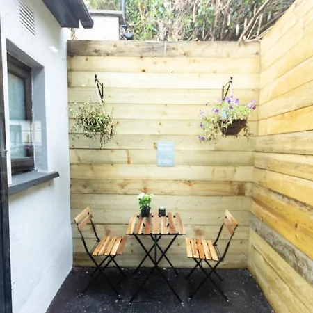 Spacious Luxury & Sophisticated In Rathmines W/ Parking Sleeps 4 Daire *