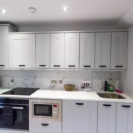 Apartment Spacious Luxury & Sophisticated In Rathmines W/ Parking Sleeps 4 Dublin